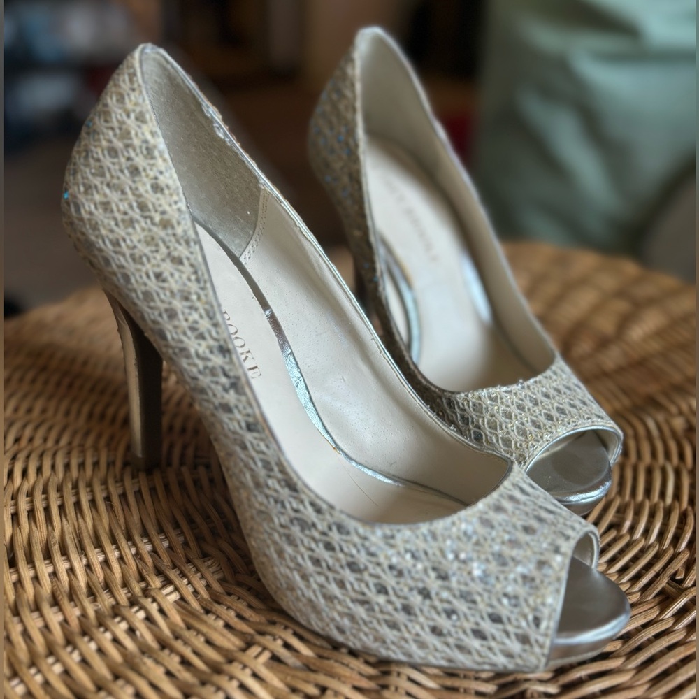 AUDREY BROOKE SPARKLE PUMPS